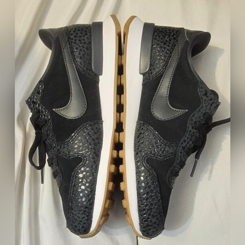 Nike Internationalist Black/Anthracite – Women's Size 6 (828404-003) - Picture 4 of 7